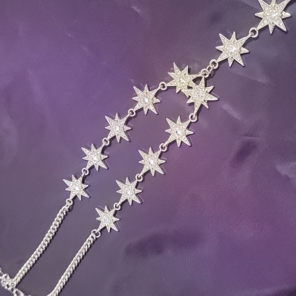 🏷️Gorgeous Gold Tone Sparkling Star Necklace in good condition - Picture 5 of 8